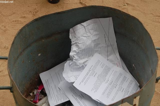 Epreuves écrites du Bac 2010 : Des gendarmes  déchirent des copies de candidates